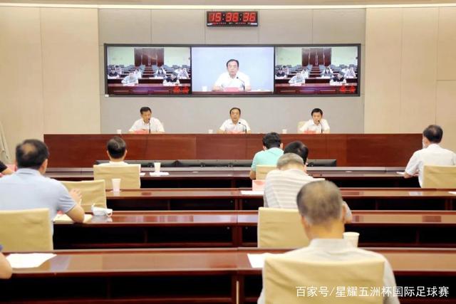杨瀚森谈新秀赛季三大关键词：头疼、适应、漫长